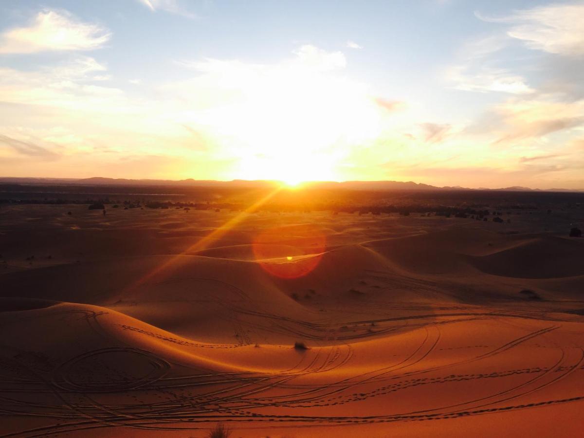 Erg Chebbi Stars Camp 梅尔祖卡 外观 照片