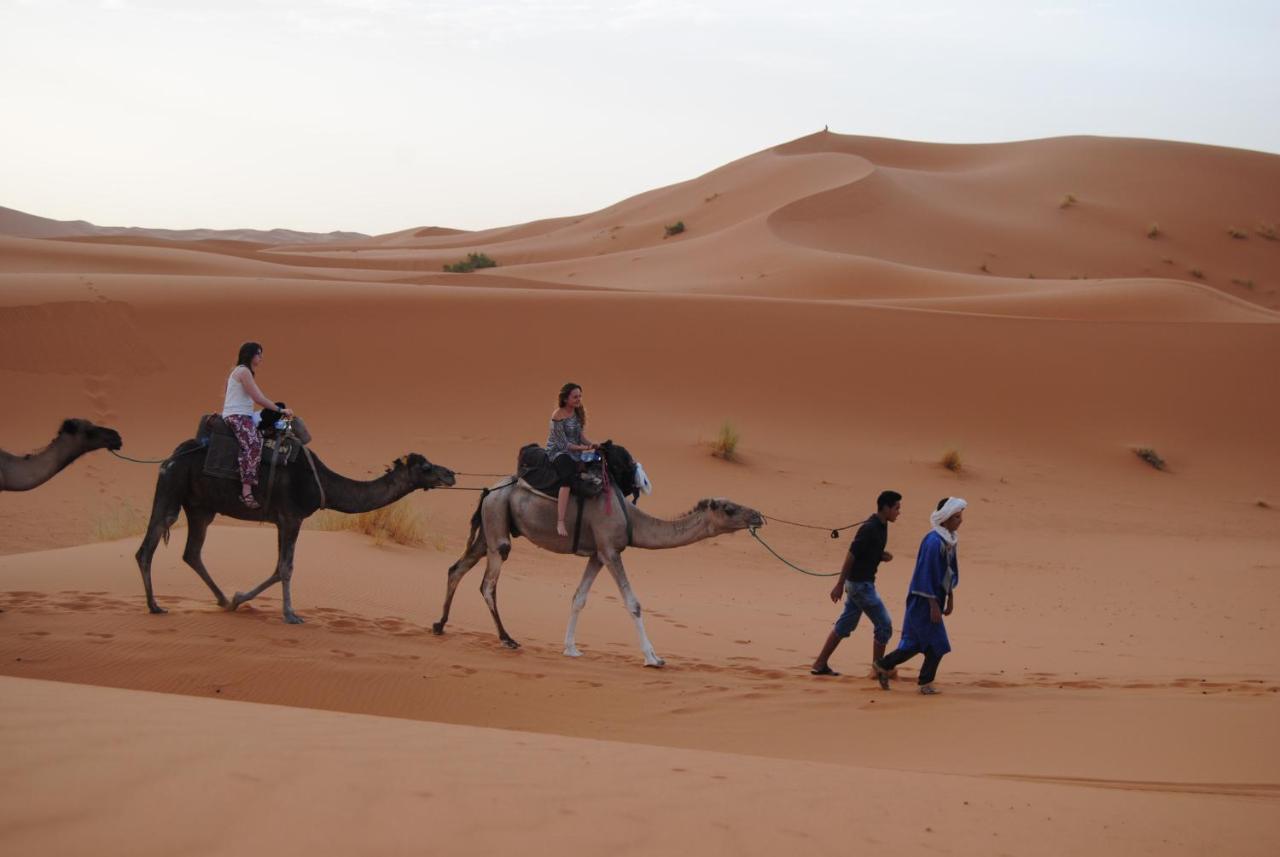 Erg Chebbi Stars Camp 梅尔祖卡 外观 照片