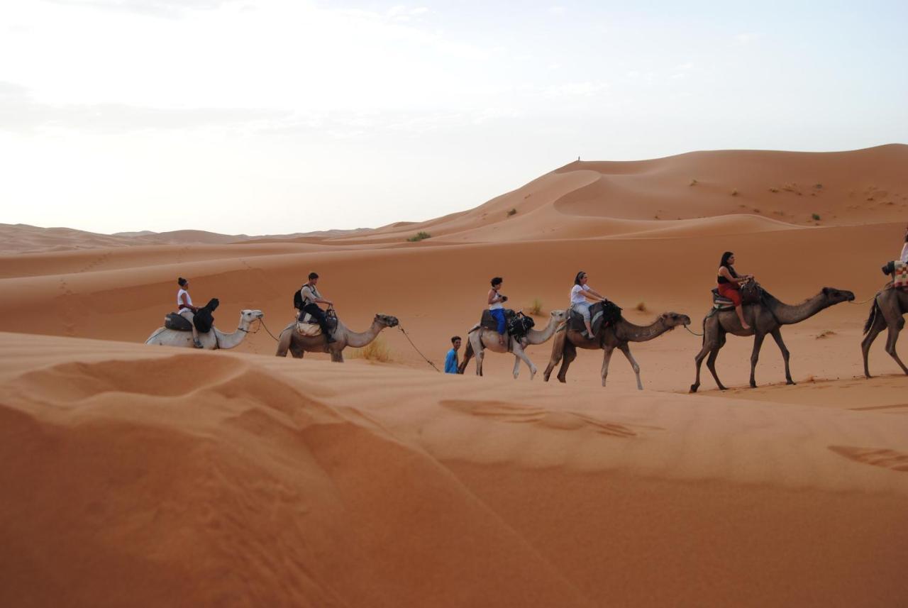 Erg Chebbi Stars Camp 梅尔祖卡 外观 照片