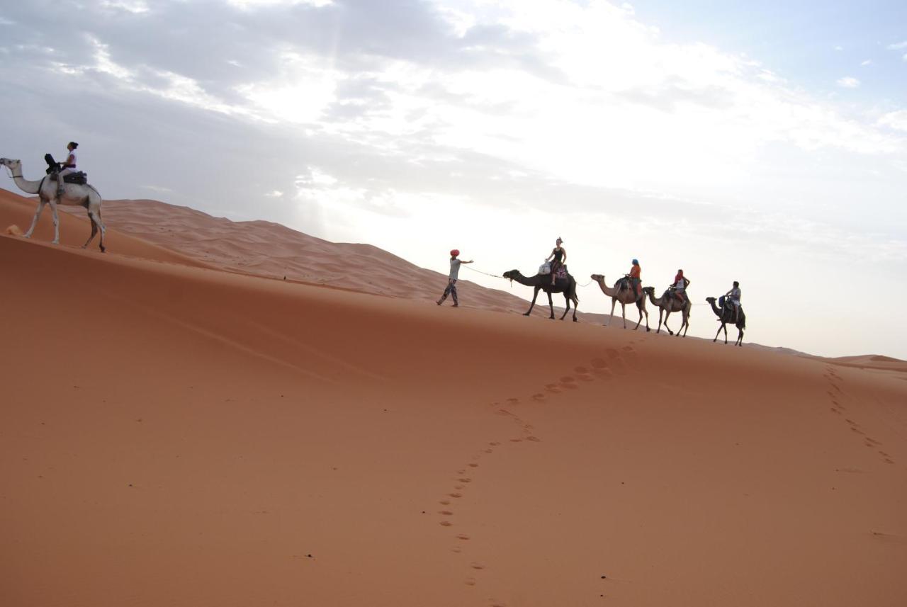 Erg Chebbi Stars Camp 梅尔祖卡 外观 照片