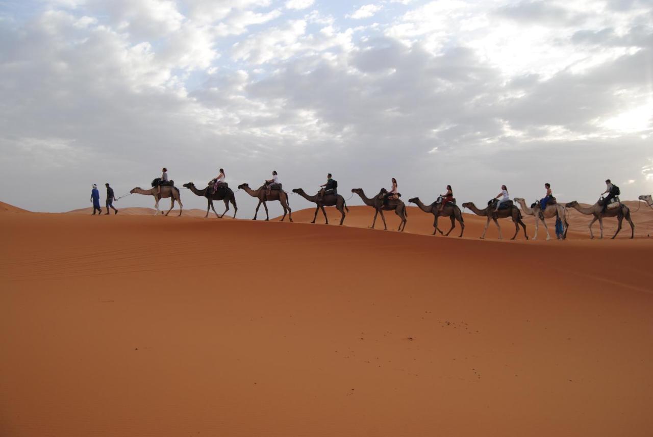 Erg Chebbi Stars Camp 梅尔祖卡 外观 照片