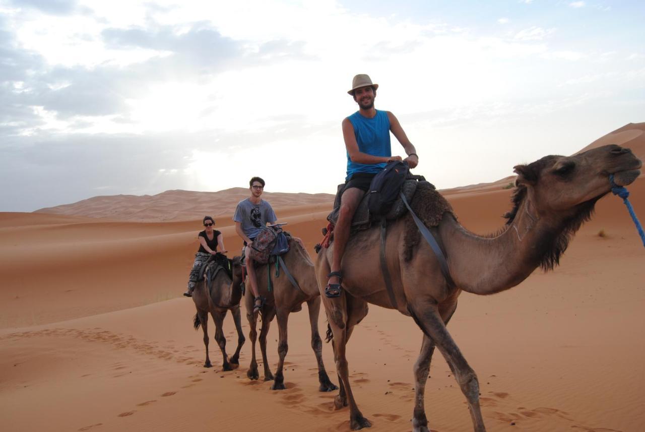 Erg Chebbi Stars Camp 梅尔祖卡 外观 照片