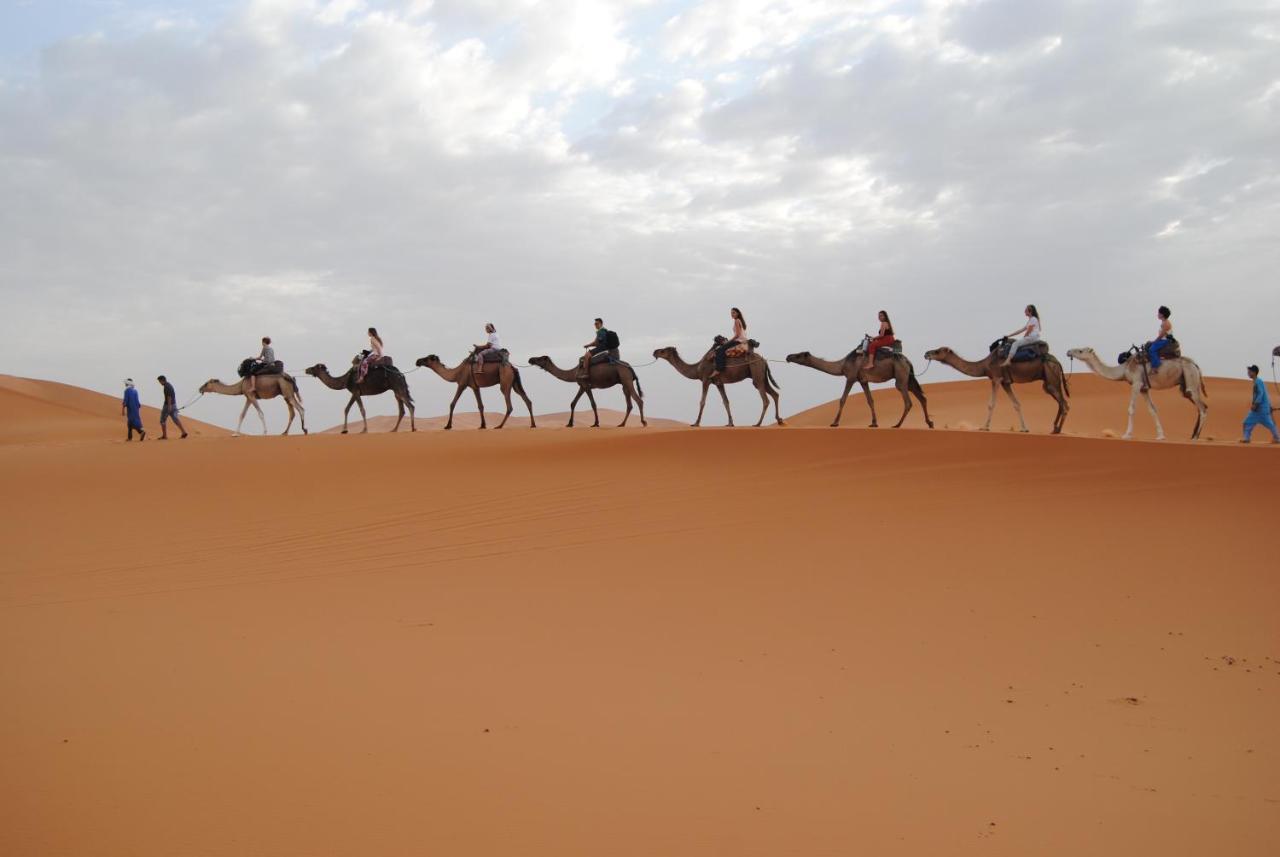 Erg Chebbi Stars Camp 梅尔祖卡 外观 照片